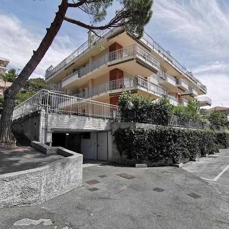 Wh - Appartamento Siccardi In Zona Residenziale Con Posto Auto San Remo Exterior foto