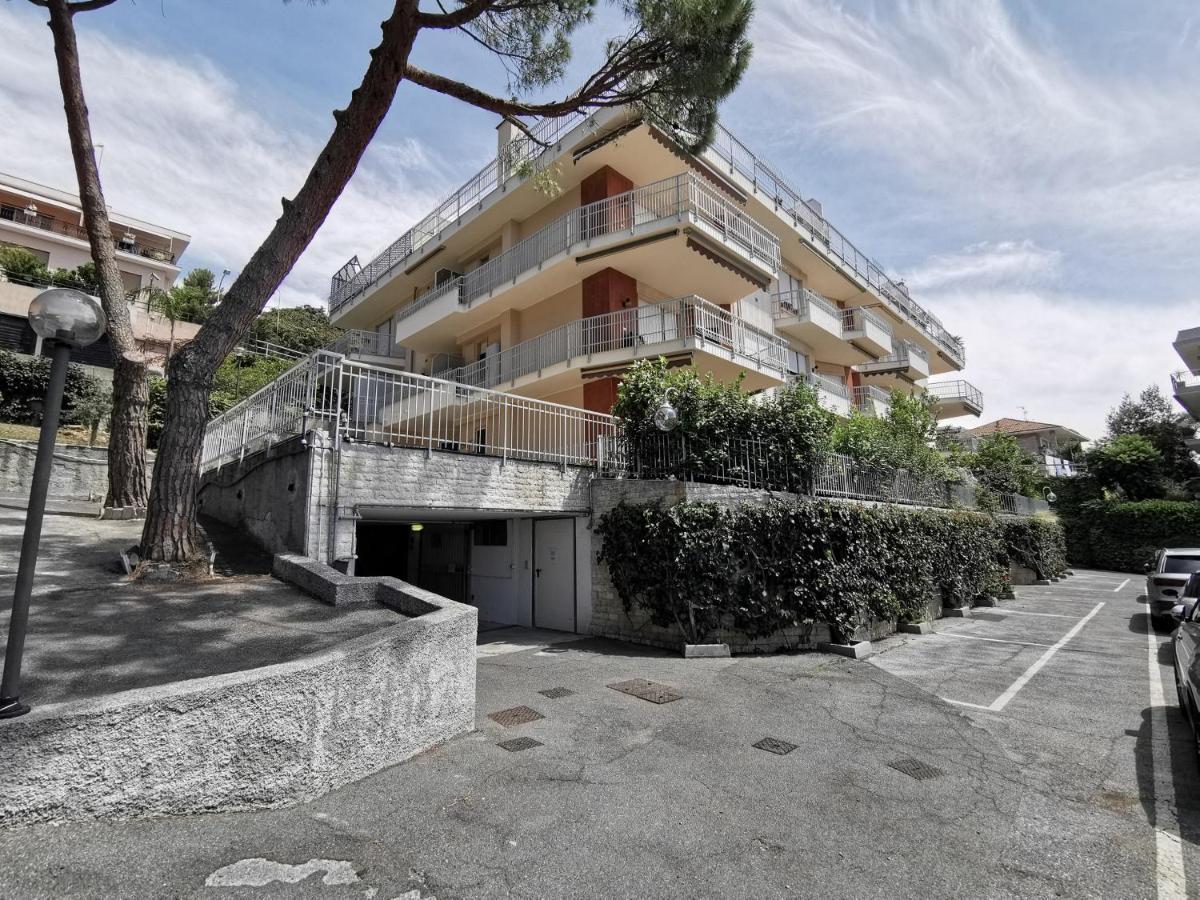 Wh - Appartamento Siccardi In Zona Residenziale Con Posto Auto San Remo Exterior foto